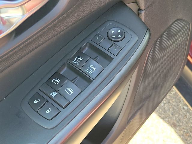 Used 2020 Jeep Cherokee Trailhawk w/ Cold Weather Group AWD/4WD image 9