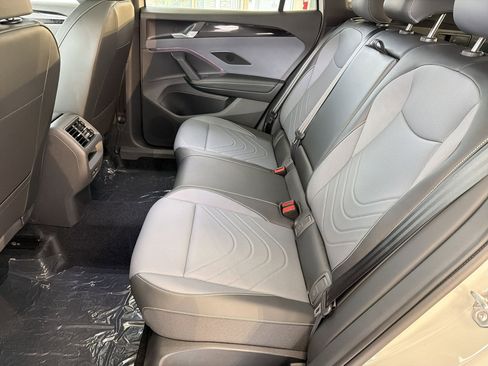 New 2026 Volkswagen Tiguan SE R-Line FWD image 15