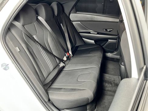 Used 2025 Hyundai Elantra SEL FWD image 19