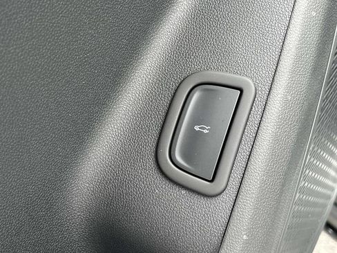 New 2026 Chevrolet Traverse LT w/ Driver Confidence Package FWD image 25