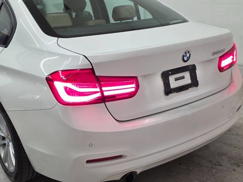 Used 2017 BMW 320i Sedan image 8