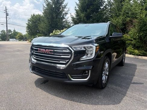 Certified 2024 GMC Terrain SLT w/ Infotainment Package II AWD/4WD image 1