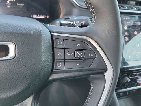 Used 2024 Jeep Grand Cherokee Altitude AWD/4WD image 19