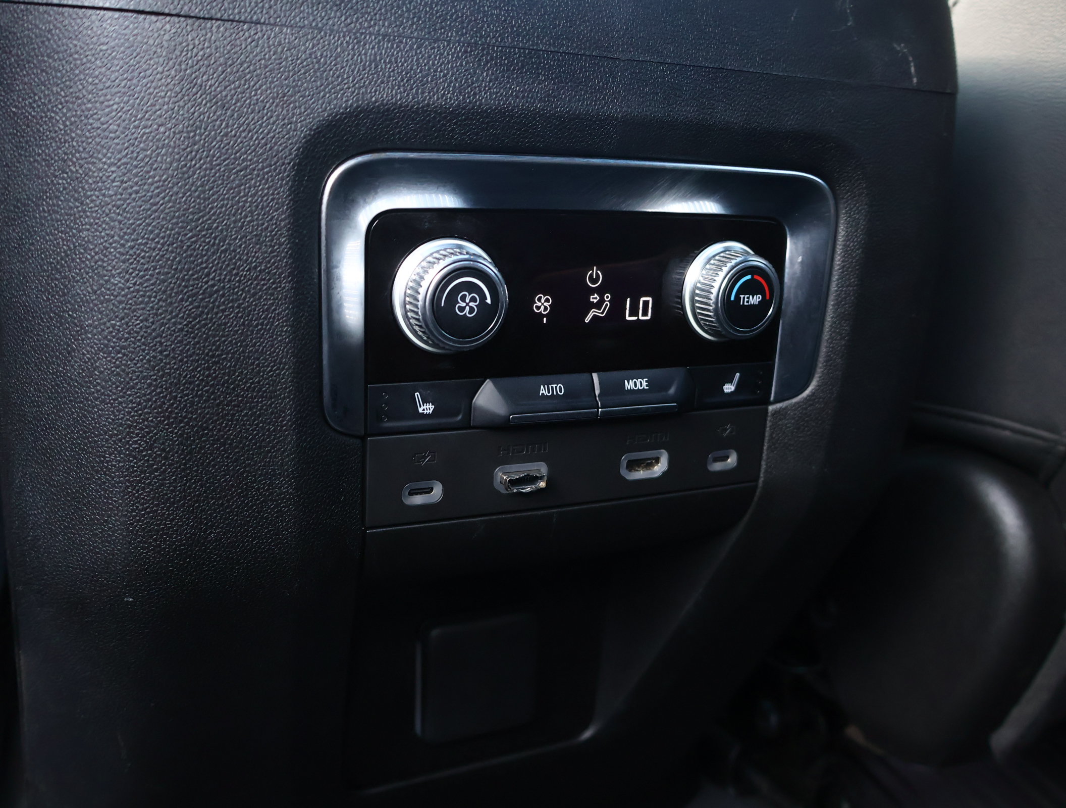 Used 2023 GMC Yukon XL AT4 w/ LPO, Floor Liner Package AWD/4WD image 27