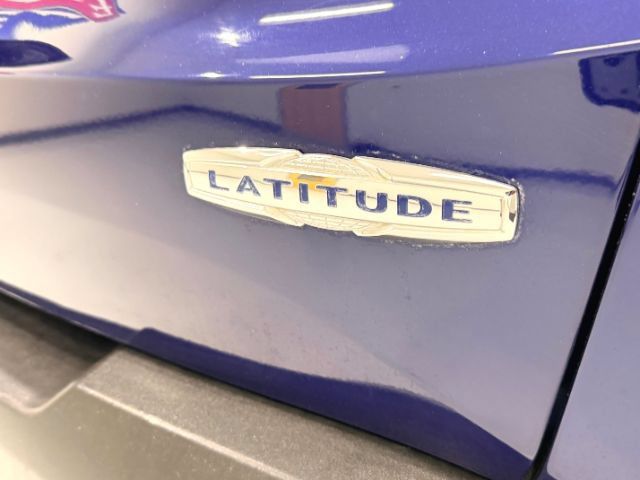 Used 2018 Jeep Renegade Latitude AWD/4WD image 8