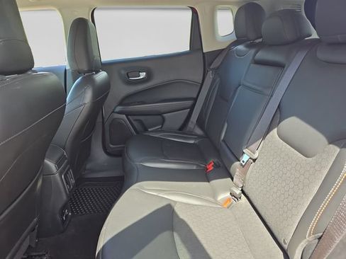 Used 2019 Jeep Compass Latitude w/ Cold Weather Group AWD/4WD image 18