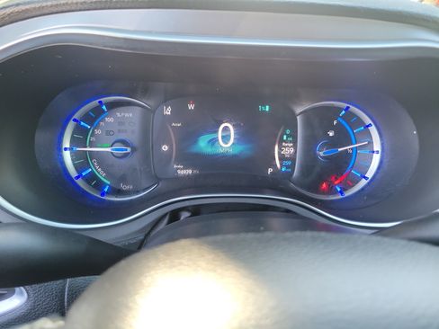 Used 2019 Chrysler Pacifica Limited w/ Advanced Safetytec Group image 13