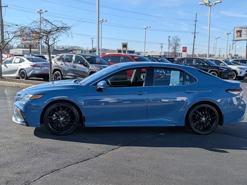 Used 2023 Toyota Camry XSE image 5