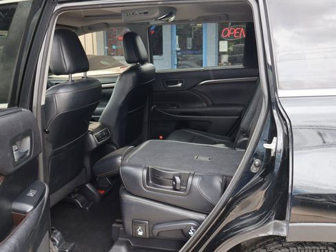 Used 2016 Toyota Highlander Limited FWD image 27