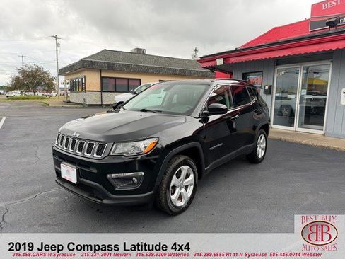 Used 2019 Jeep Compass Latitude w/ Popular Equipment Group AWD/4WD image 3