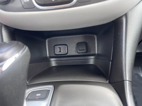 Used 2018 Chevrolet Equinox LS AWD/4WD image 28