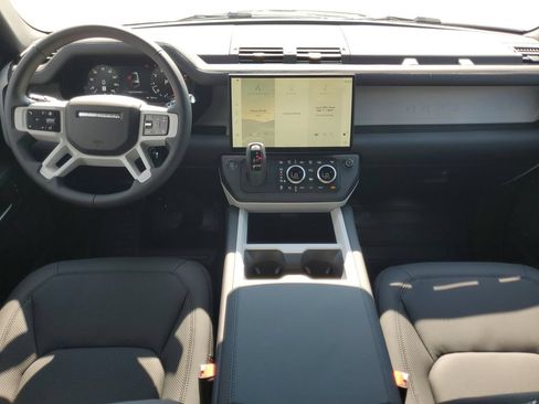 Used 2026 Land Rover Defender 130 X-Dynamic SE AWD/4WD image 28
