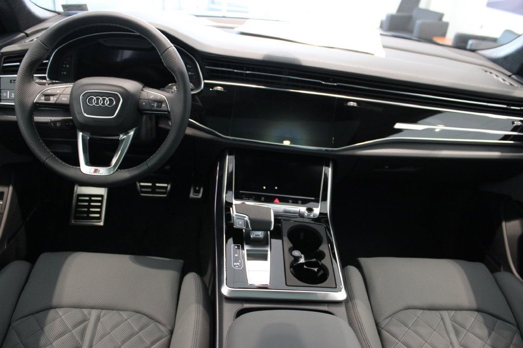 New 2027 Audi SQ8 Prestige AWD/4WD image 6