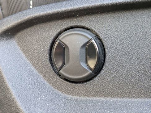 Certified 2024 Volkswagen Atlas Cross Sport SE image 24