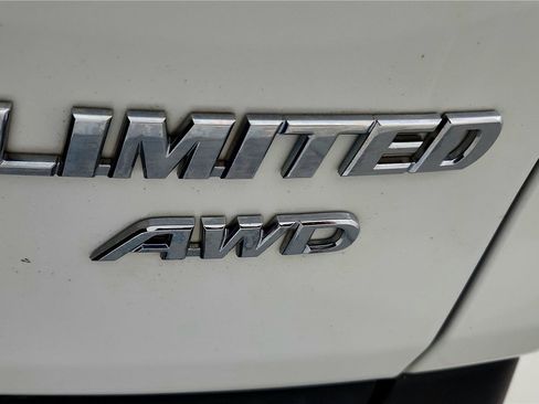 Used 2019 Toyota RAV4 Limited image 14