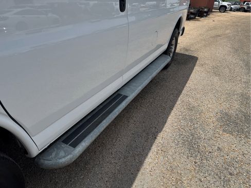 Used 2024 Chevrolet Express 2500 w/ Driver Convenience Package RWD image 12