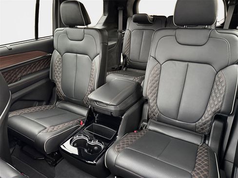 Used 2023 Jeep Grand Cherokee L Summit w/ Luxury Tech Group V image 20