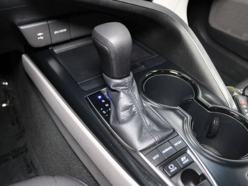 Used 2018 Toyota Camry LE FWD image 13