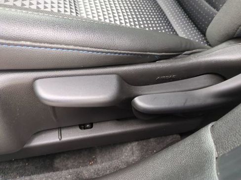 Certified 2025 Chevrolet Trax LT FWD image 20