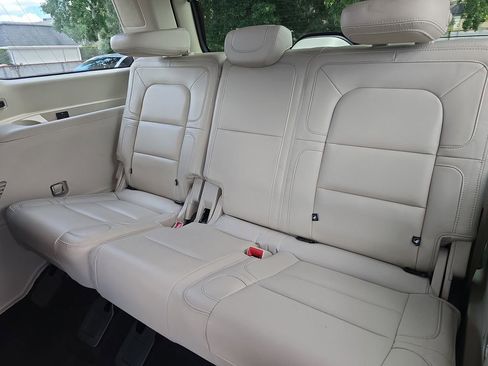Certified 2021 Lincoln Navigator Reserve w/ Luxury Package AWD/4WD image 19