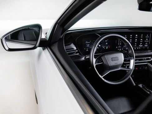 Certified 2025 Audi Q5 2.0T Premium Plus w/ Premium Plus image 22