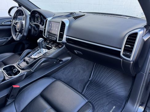 Used 2017 Porsche Cayenne S Platinum image 13