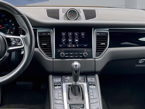 Used 2018 Porsche Macan AWD/4WD image 16