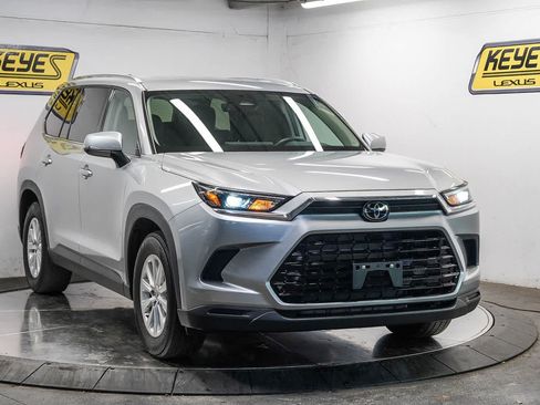 Used 2025 Toyota Grand Highlander AWD image 5