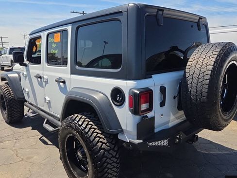 Used 2018 Jeep Wrangler Unlimited Sport S AWD/4WD image 2