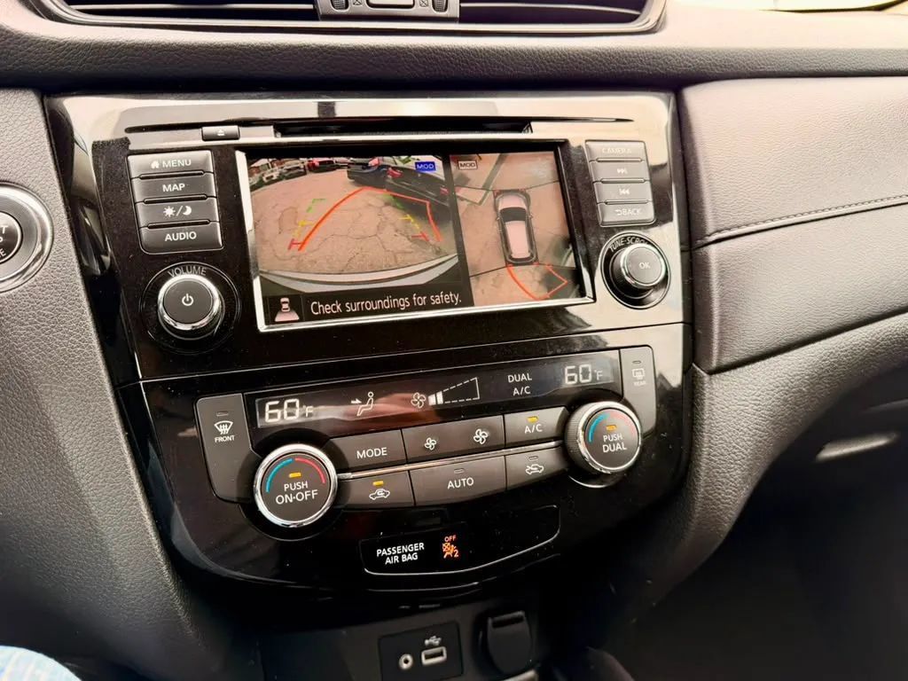 Used 2018 Nissan Rogue SV w/ Premium Package AWD/4WD image 14