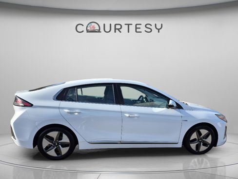 Used 2020 Hyundai Ioniq SEL FWD image 6