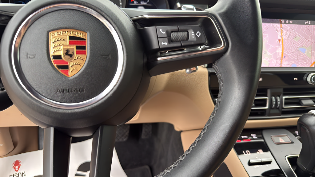 Used 2024 Porsche Macan w/ Premium Plus Package AWD/4WD image 15