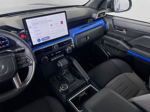 Used 2025 Toyota Tacoma TRD Off-Road image 27