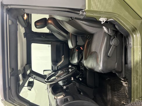 Used 2016 Jeep Wrangler Sahara AWD/4WD image 10