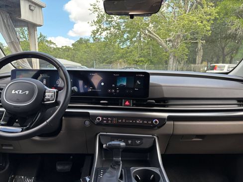 Used 2026 Kia Carnival FWD image 17