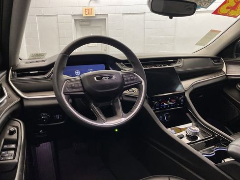 Certified 2023 Jeep Grand Cherokee Limited image 13