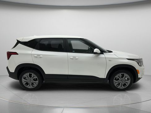 Used 2026 Kia Seltos LX AWD/4WD image 4