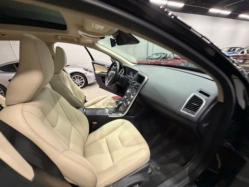 Used 2016 Volvo XC60 T6 w/ Proximity Package AWD/4WD image 28