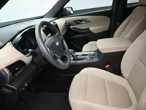 Used 2023 Chevrolet Traverse LS FWD image 12