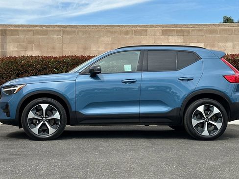 Used 2024 Volvo XC40 B5 Core image 7