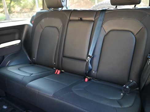 Used 2023 Land Rover Defender 90 X-Dynamic SE image 19