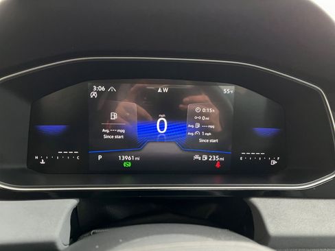 Used 2025 Volkswagen Jetta SE image 40