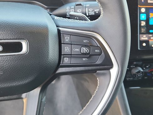 Used 2023 Jeep Grand Cherokee L Laredo w/ Luxury Tech Group I image 18