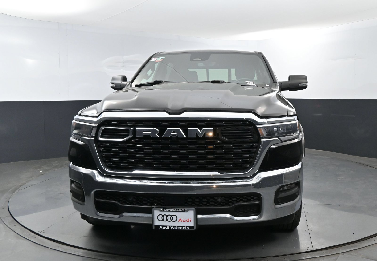 Used 2025 RAM 1500 Big Horn AWD/4WD image 2