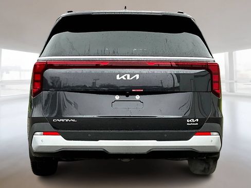 New 2026 Kia Carnival EX FWD image 4