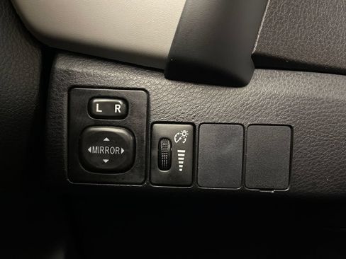 Used 2017 Toyota Corolla LE w/ Carpet Mat Package (TMS) FWD image 30