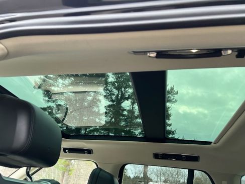 Used 2023 Land Rover Range Rover SE image 28