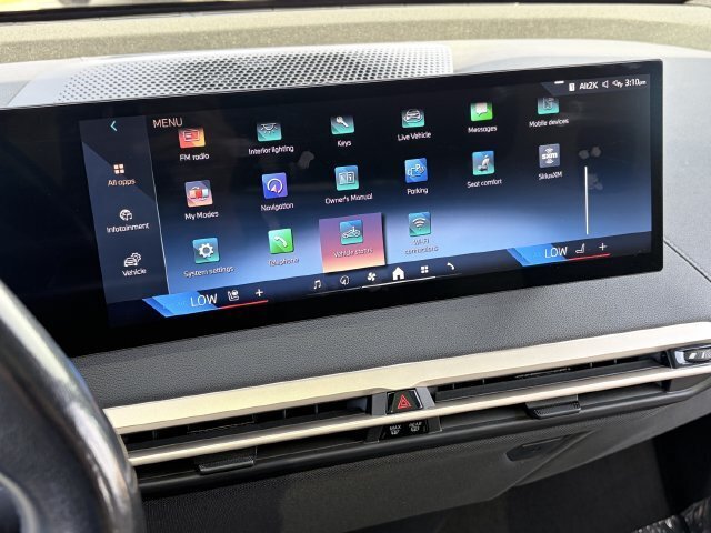 Used 2024 BMW iX xDrive50 w/ Sport Package AWD/4WD image 28