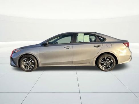 Used 2023 Kia Forte LXS image 2