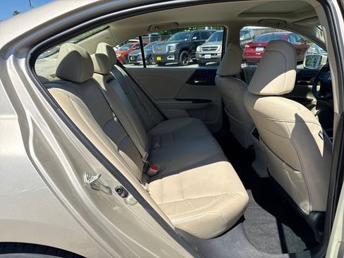 Used 2017 Honda Accord EX-L image 10